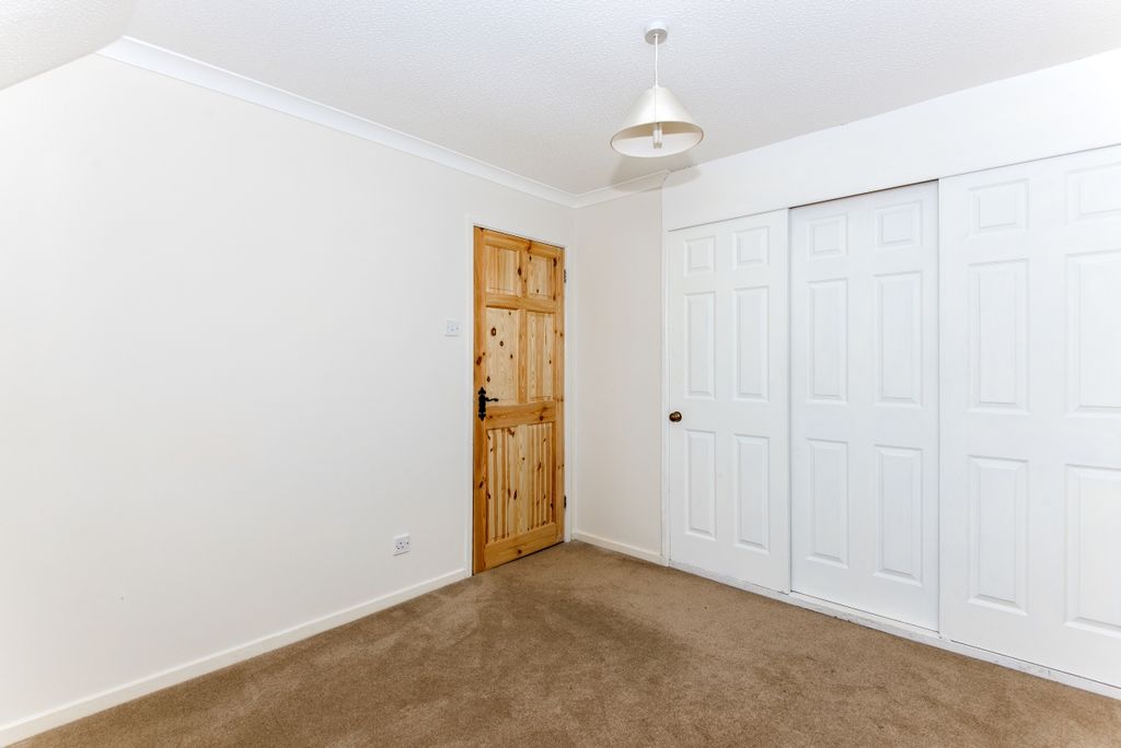 Property photo 3 of 8 Bedroom1