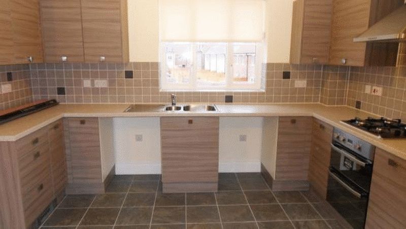 Property photo 3 of 11 Kitchen