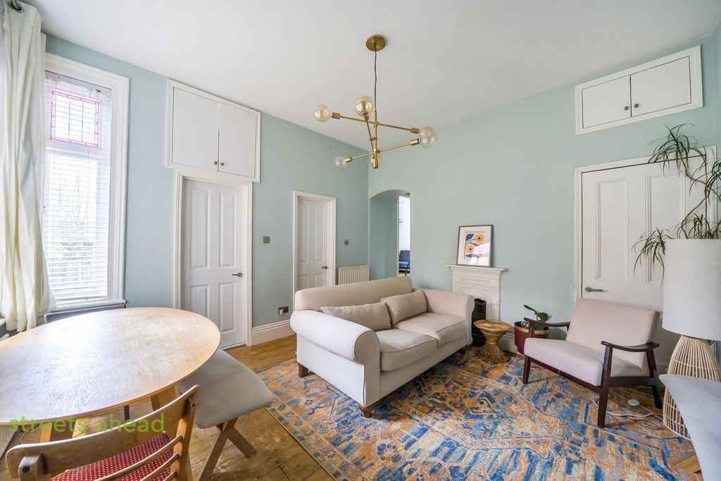 Property photo 2 of 14 2A3Fbb92-6Ef8-44E...