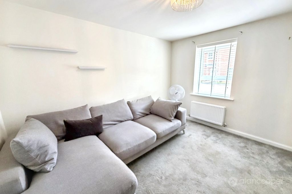 Property photo 3 of 14 5092573