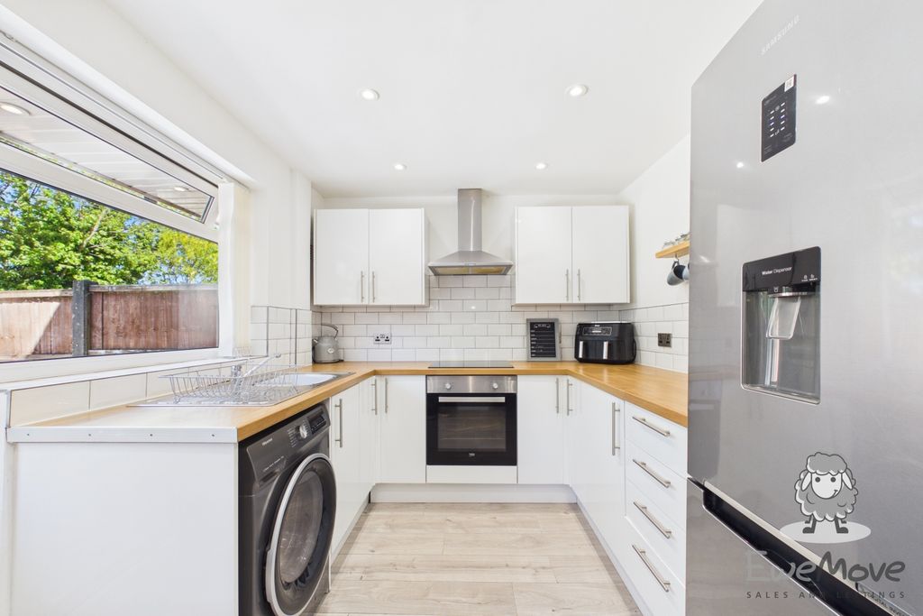 Property photo 3 of 9 14 (11)