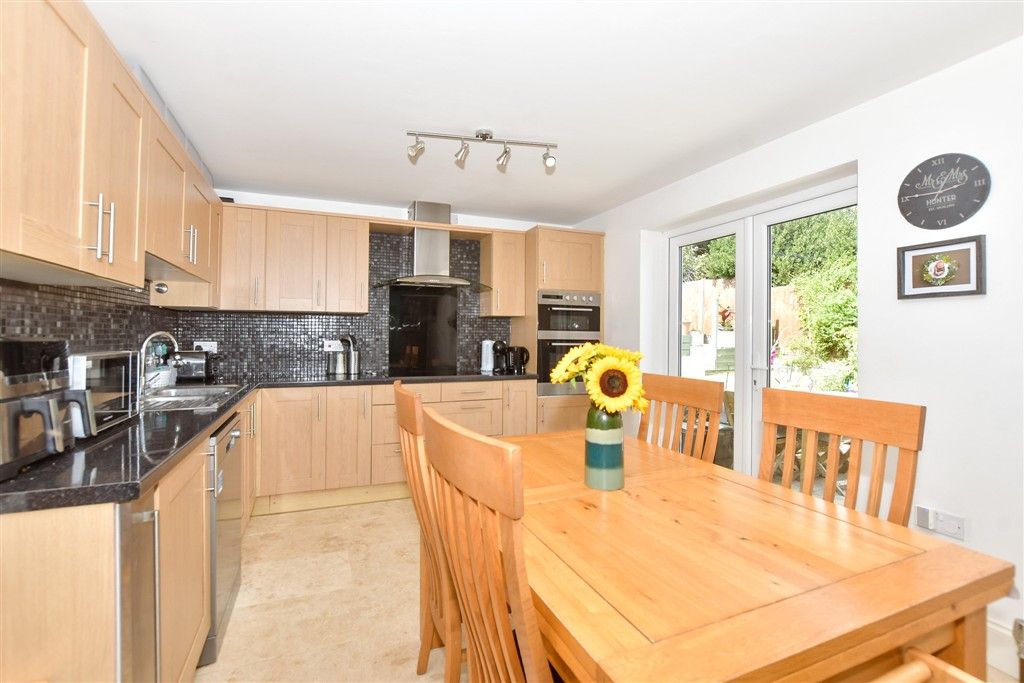 Property photo 2 of 11 Kitchen