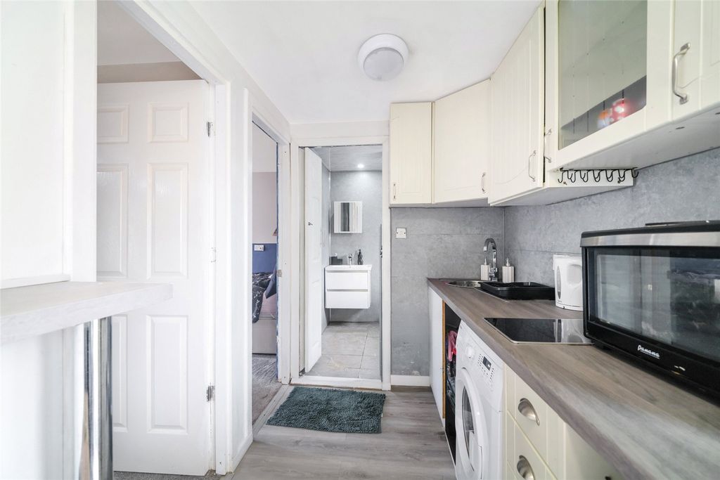 Additional image 6 of 3 bed flat for saleLangton Place, Newton Mearns, Glasgow, East Renfrewshire G77