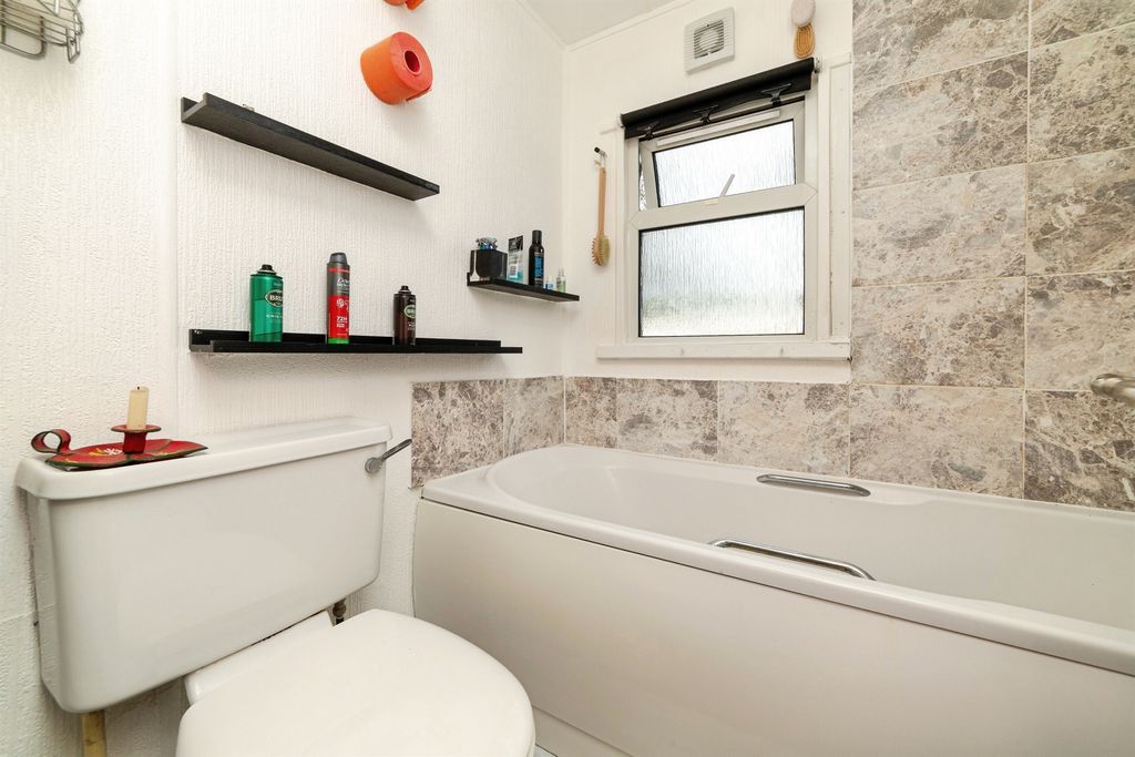 Additional image 10 of 2 bed mobile/park home for saleHillside Park, Limekiln Lane, Baldock SG7
