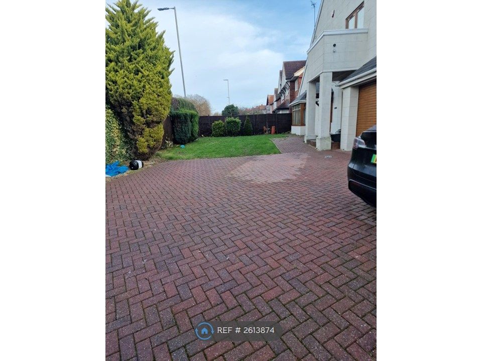 Property photo 2 of 18
