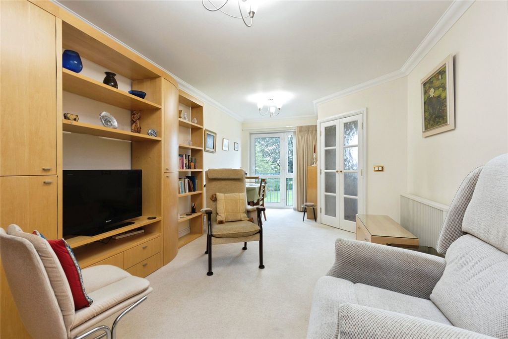 Property photo 3 of 9 Lounge