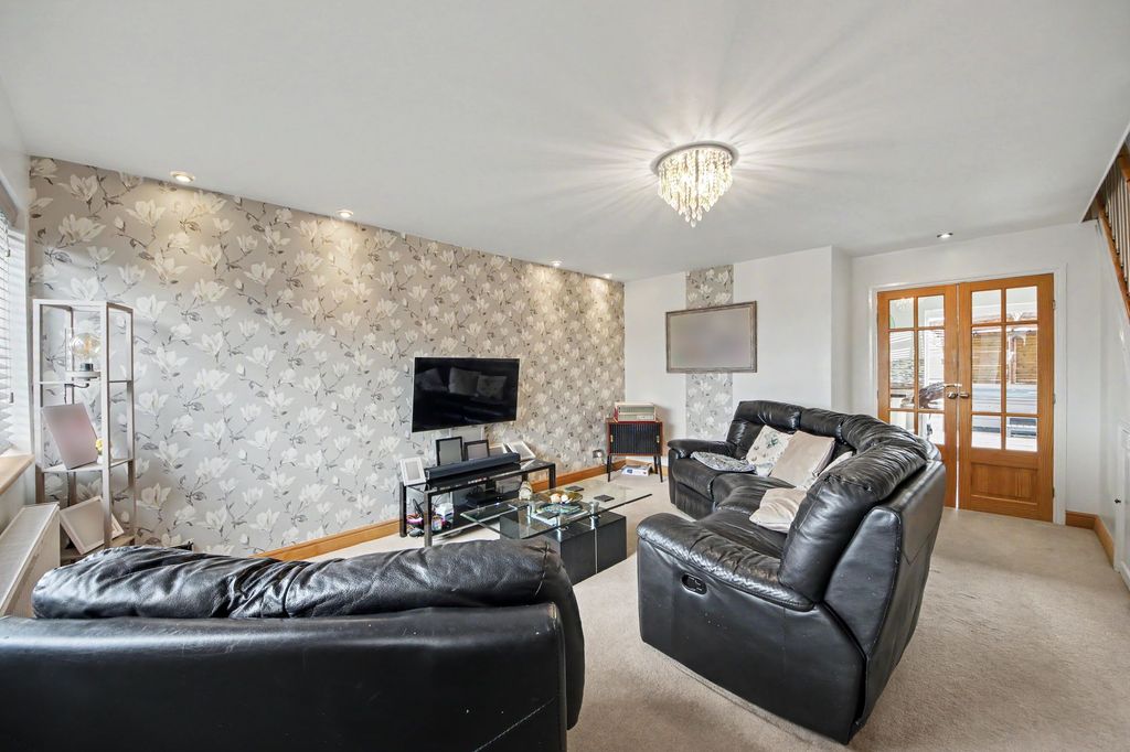 Property photo 2 of 21