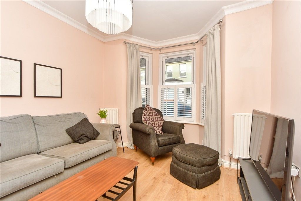 Property photo 3 of 12 Lounge