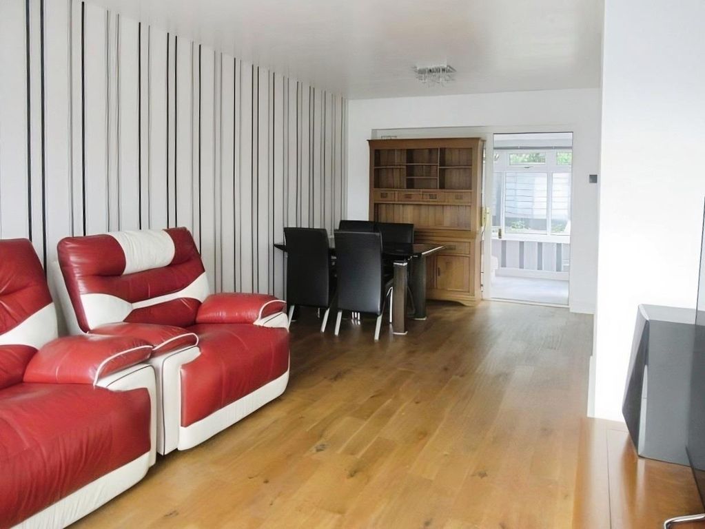 Property photo 2 of 13 Lounge