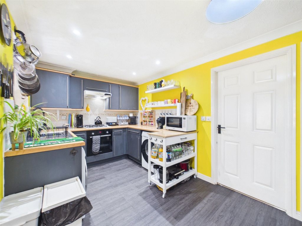 Property photo 2 of 12 Kitchen
