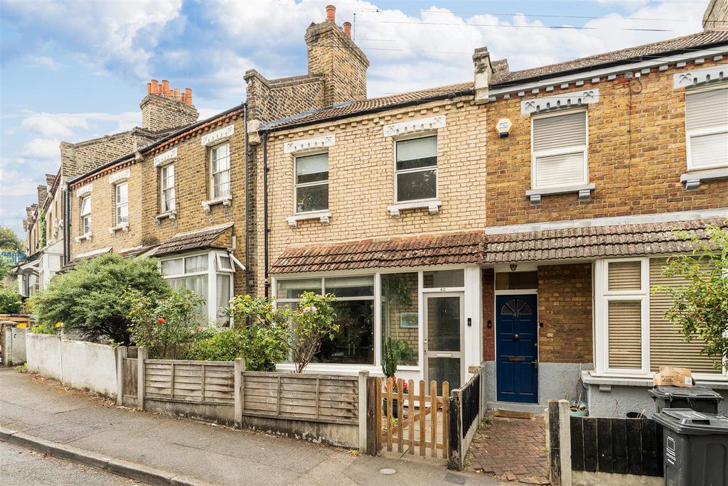 Property photo 1 of 44 Bakers Hill, E5
