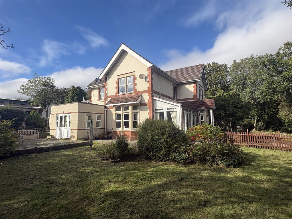 Property photo 3 of 18