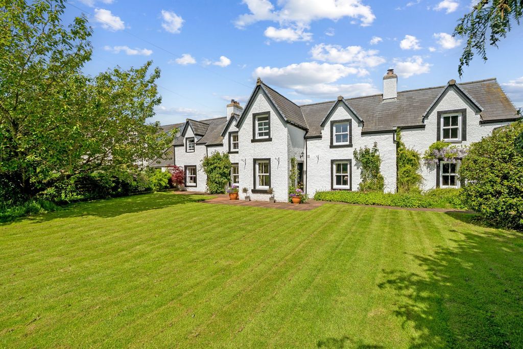 Property photo 2 of 52