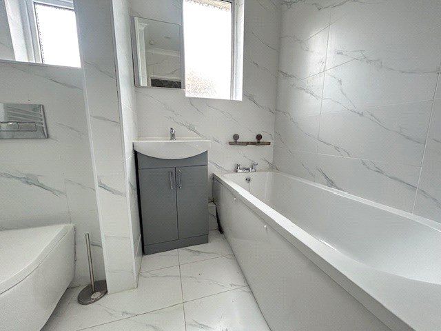 Property photo 2 of 8 Picture No. 04