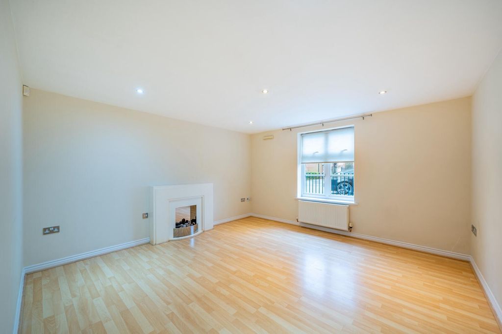 Property photo 2 of 17 Living Room