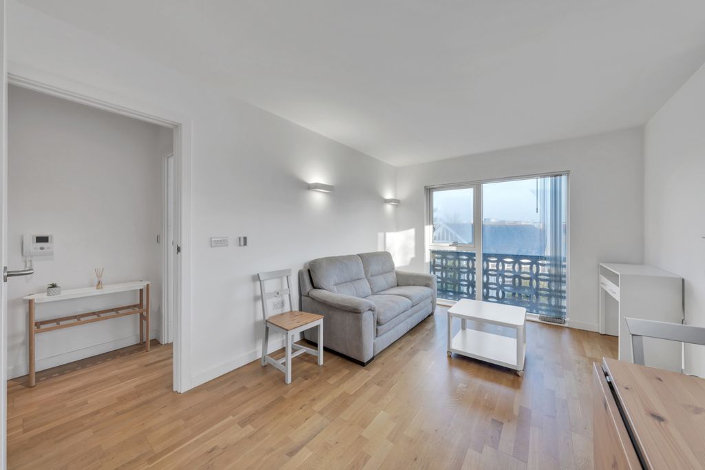 Property photo 1 of 15 Southall 1 Bed Flat