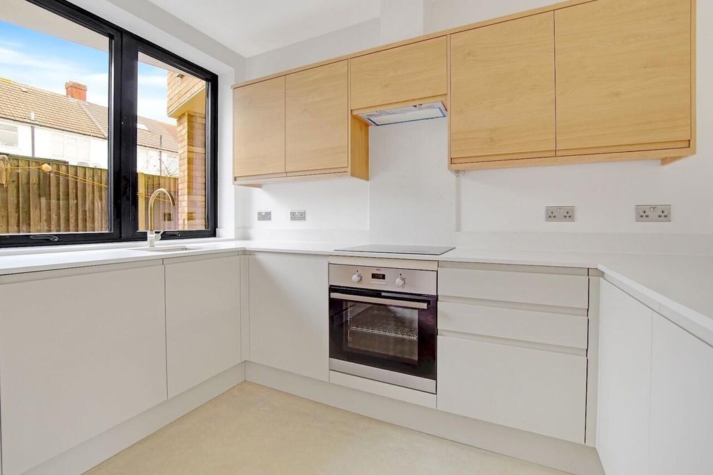 Property photo 3 of 20 Kitchen