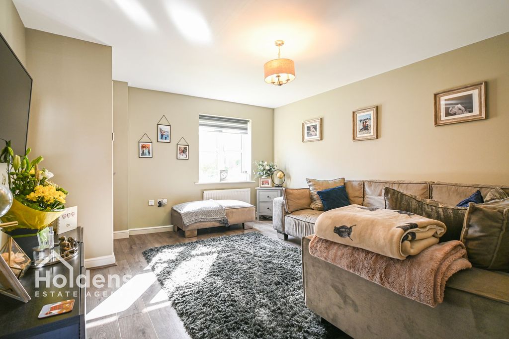 Property photo 2 of 16