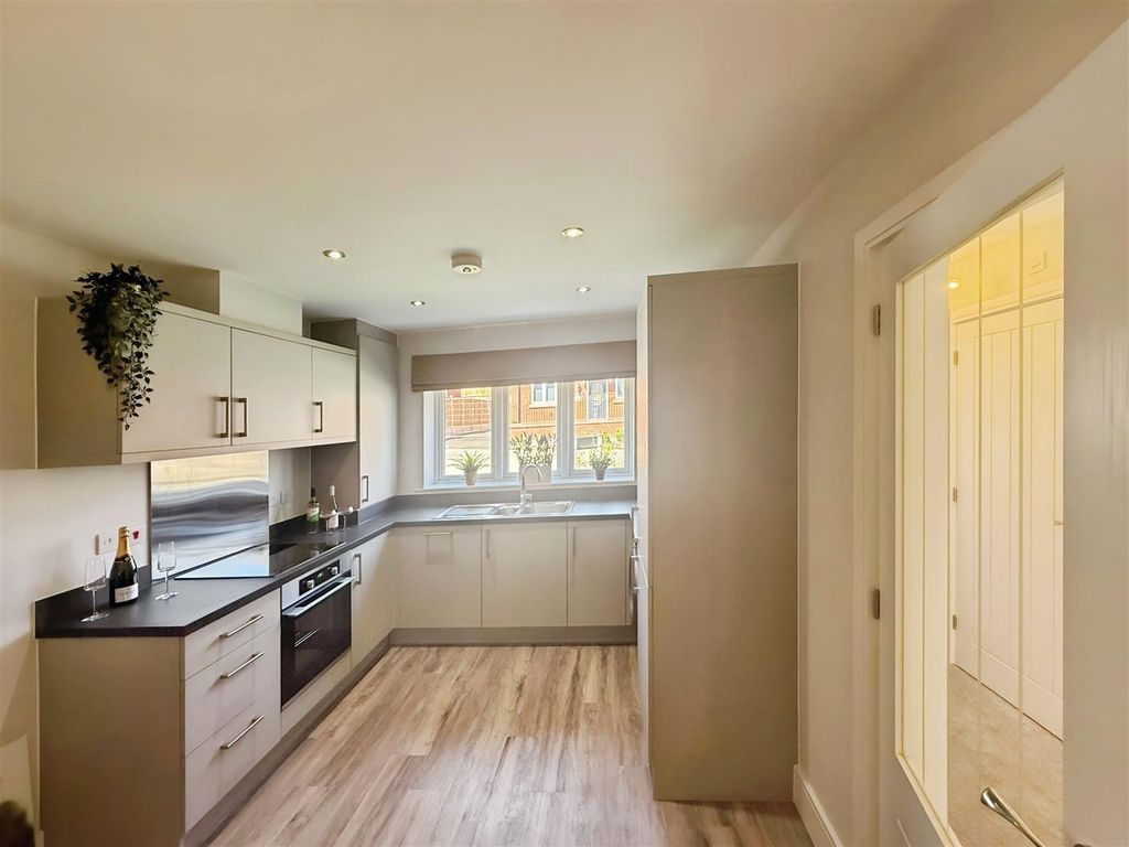 Property photo 3 of 19 Kitchen Diner