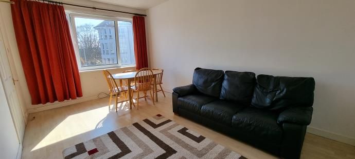 Property photo 3 of 14 Lounge