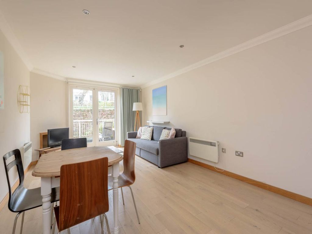 Property photo 3 of 14 61279_Hamiltoncourt-3