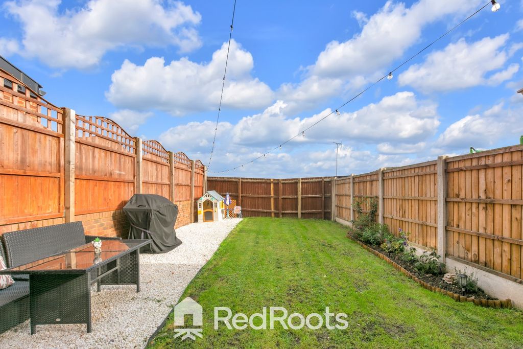 Property photo 3 of 10 5899046