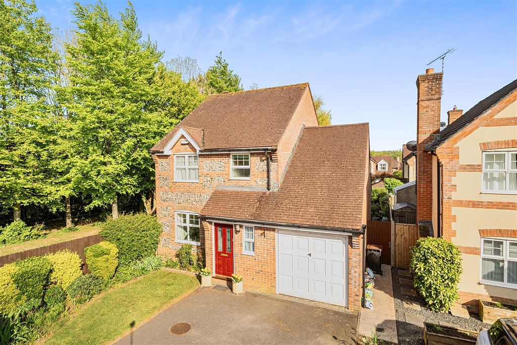 Property photo 1 of 19 Elevated Front Aspect