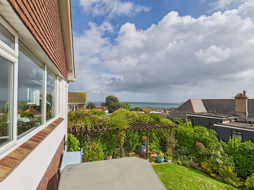 Property photo 2 of 27