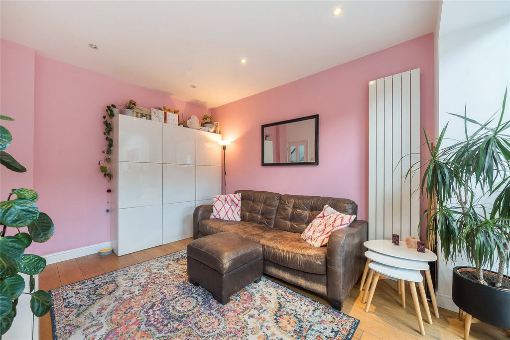 Property photo 2 of 20 Picture No. 10