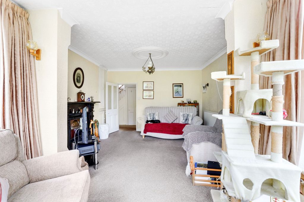 Property photo 3 of 28