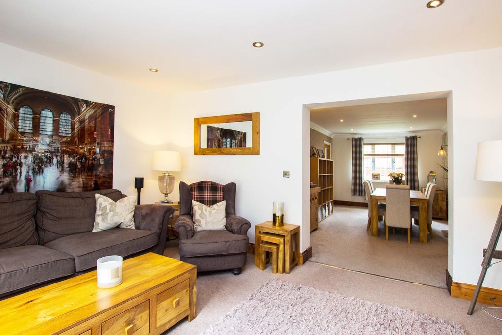 Property photo 3 of 33 Hindle Street (12).Jpg
