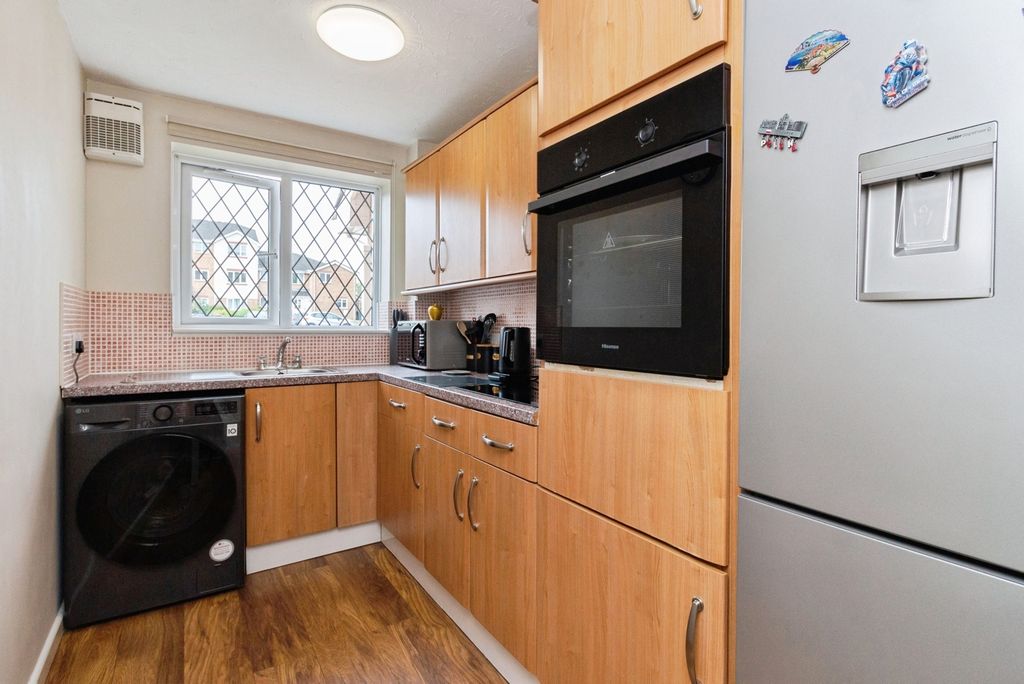 Property photo 3 of 12 Kitchen