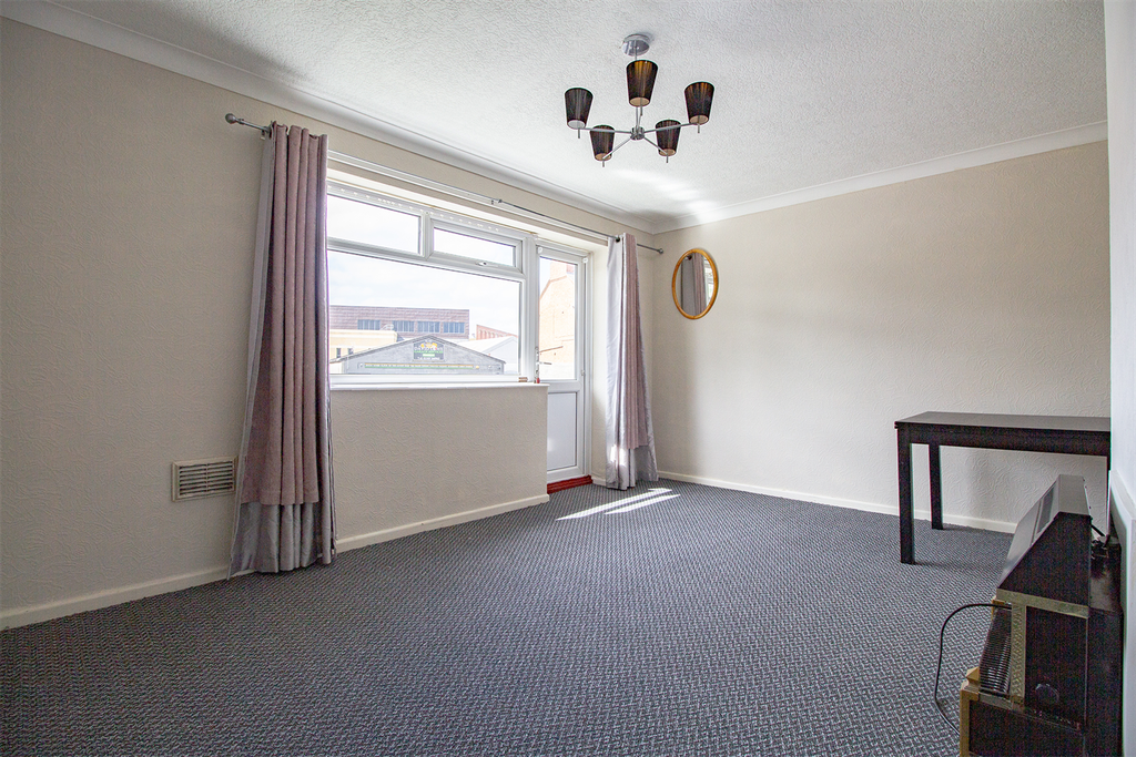 Property photo 3 of 21 Lounge