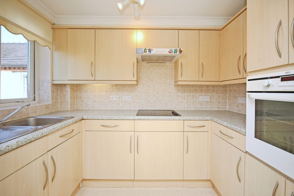 Property photo 3 of 14 Kitchen