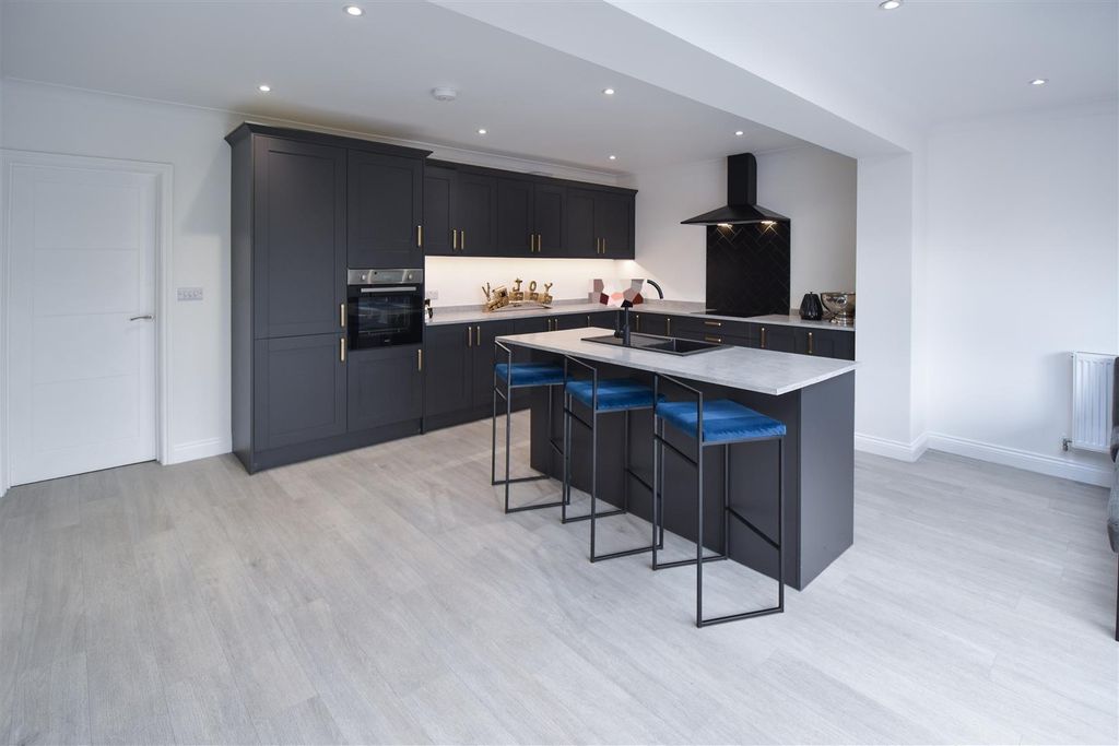 Property photo 3 of 15 5.Png