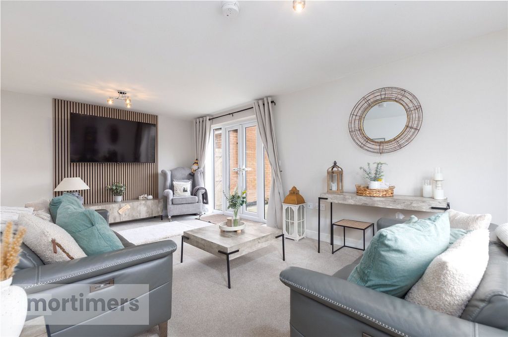 Property photo 3 of 25 Living Room