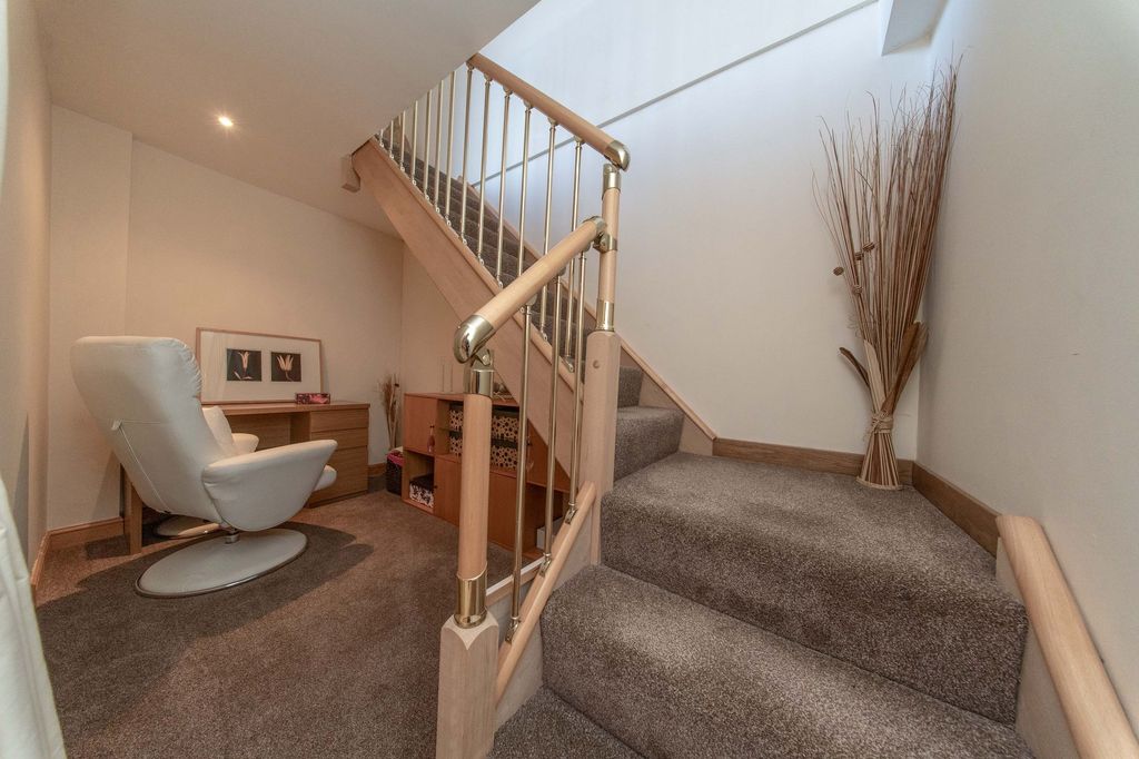 Additional image 14 of 4 bed villa for saleJamphlars Road, Cardenden, Lochgelly KY5