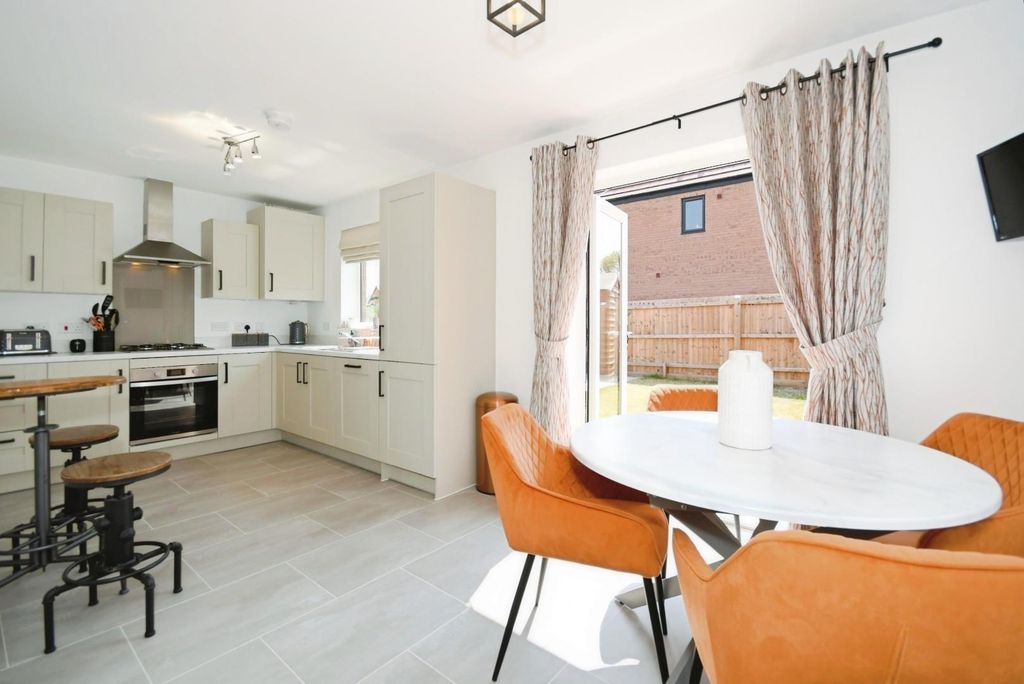 Property photo 2 of 22 Kitchen Diner 01.Jpg