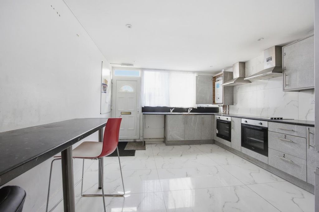 Property photo 3 of 17 Kitchen/Diner (1)