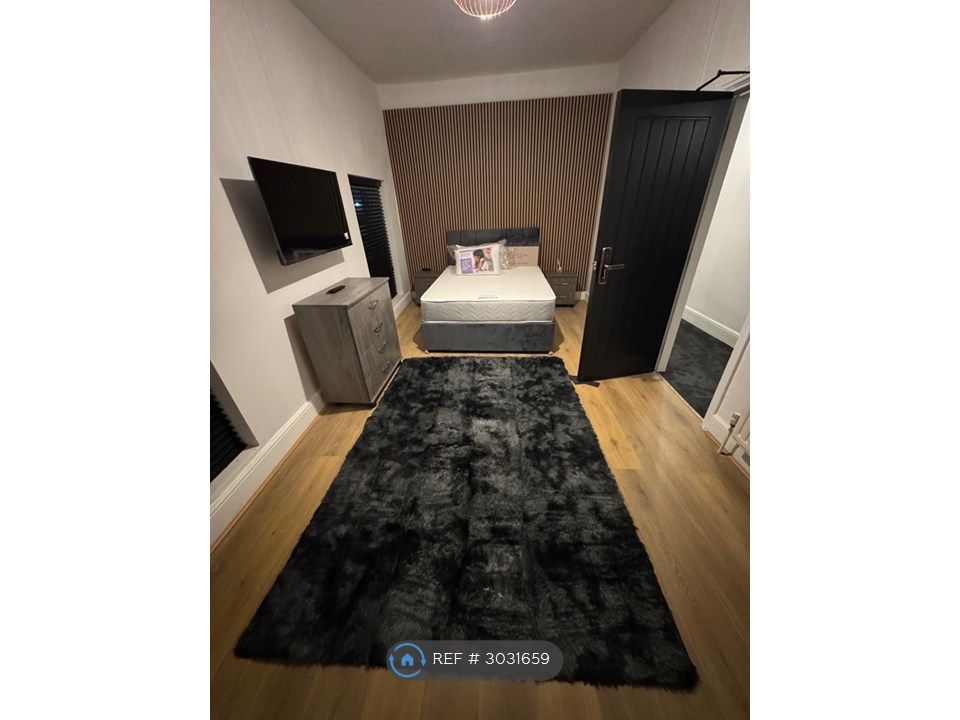 Property photo 2 of 16 Room 4