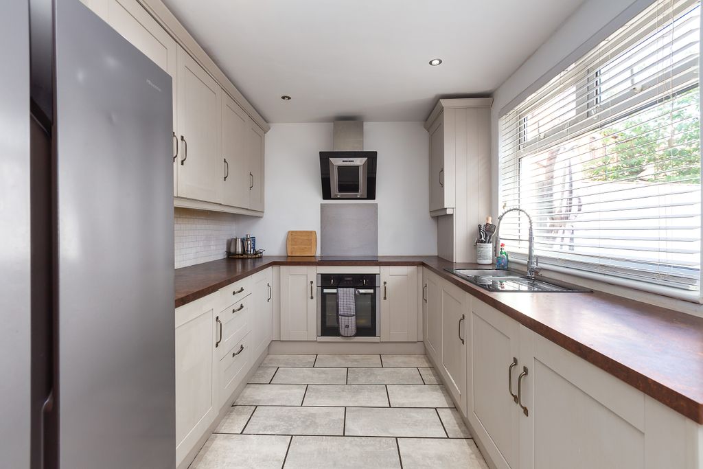 Property photo 2 of 21 25 Glenluce Drive