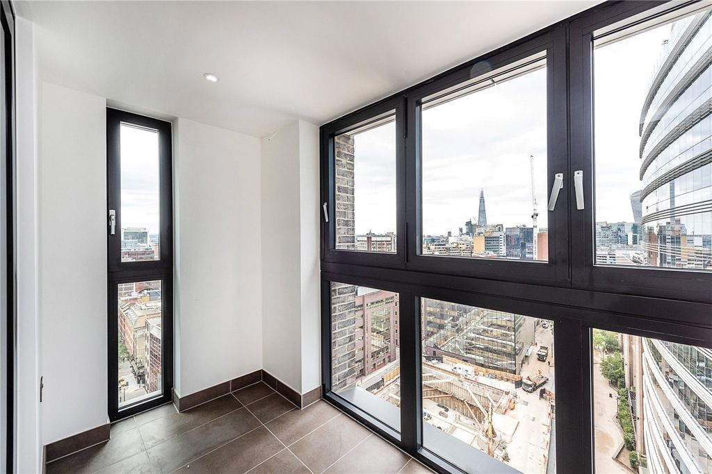 Property photo 3 of 12 Balcony E1