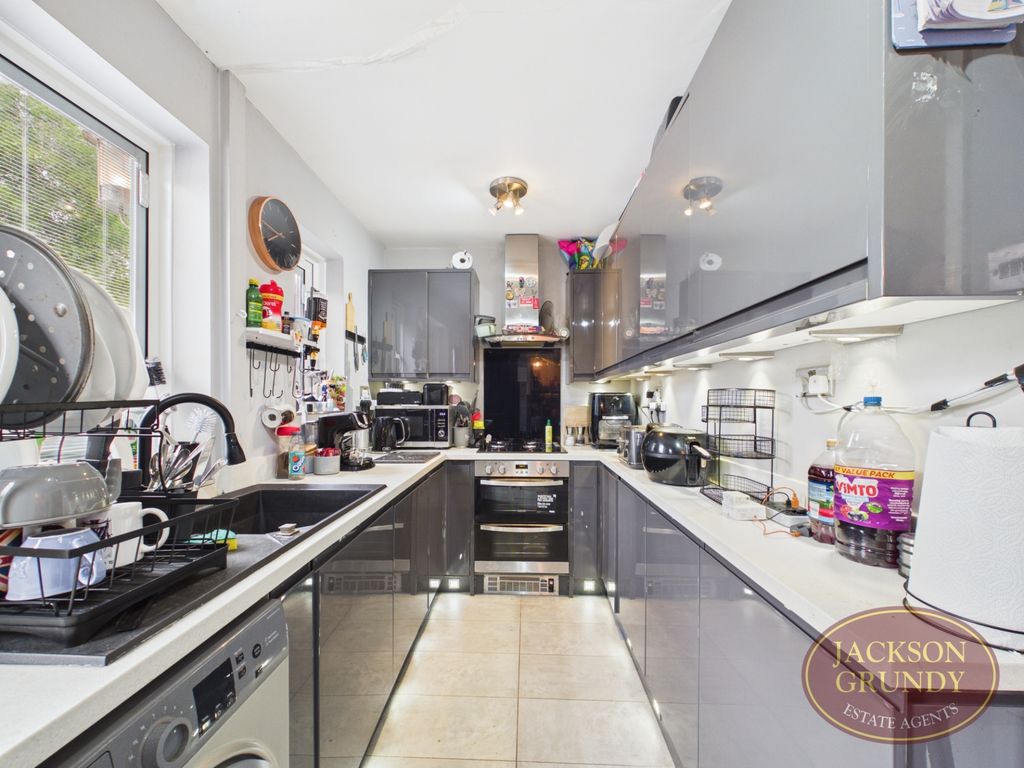 Property photo 2 of 15 Cambria Crescent