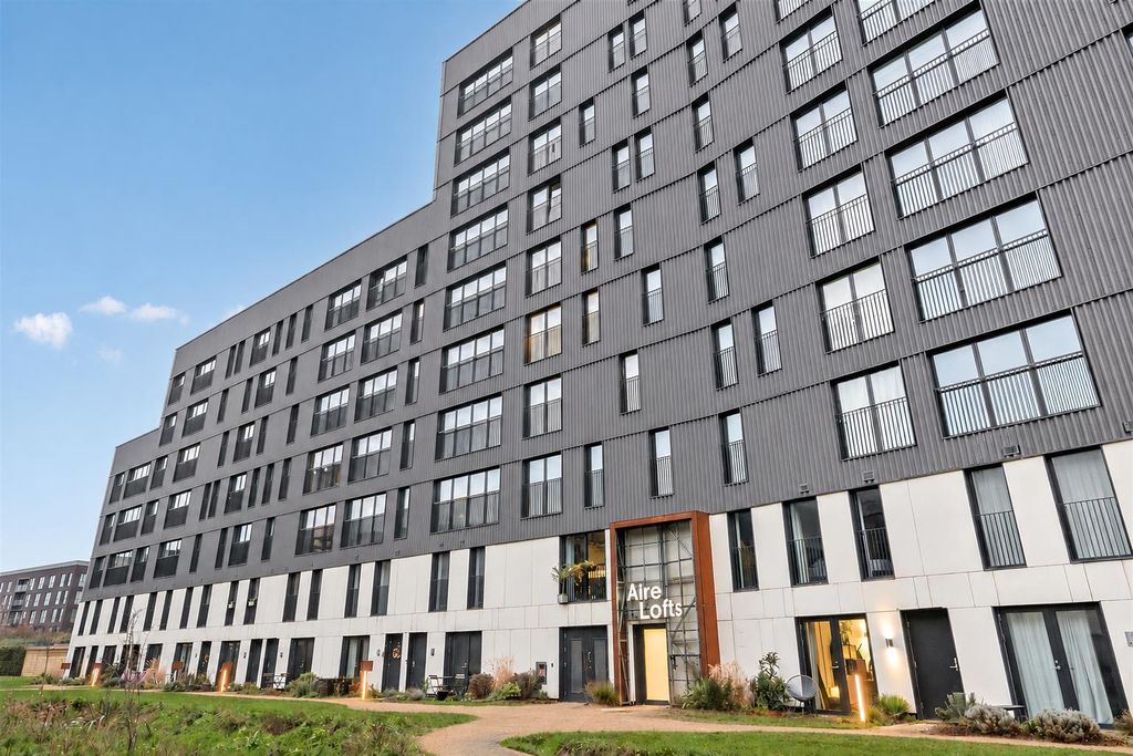 Property photo 1 of 12 Ed234d0A-4729-4426-A41d-761F60d39d94.Png
