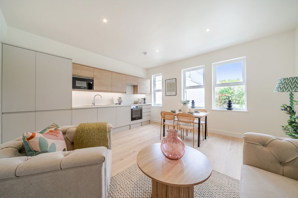 Property photo 1 of 9 1520083-10-6Aa938...