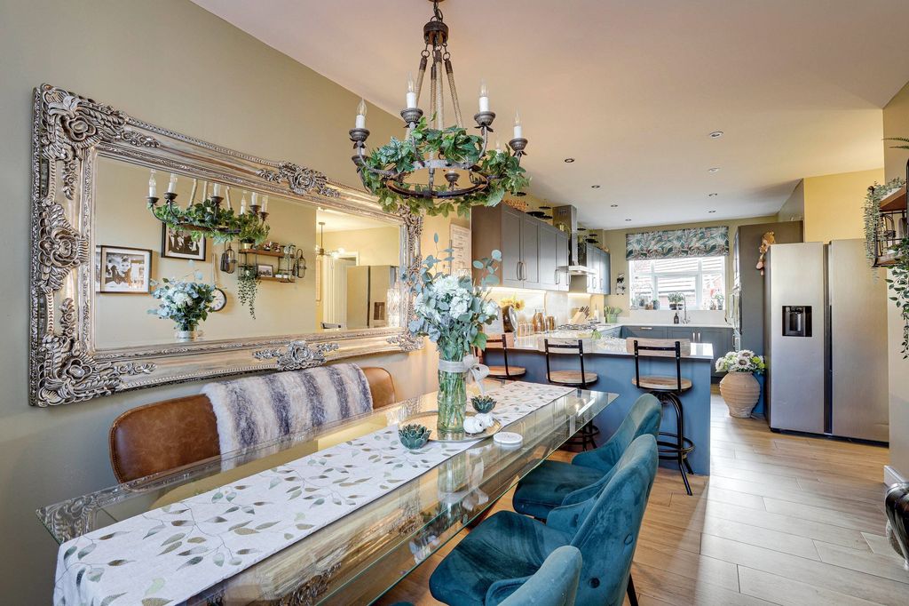 Property photo 2 of 40