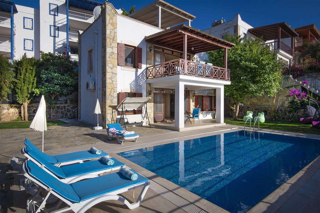 Property photo 3 of 25 Pristine Sea View Villa For Sale In Yalikavak Â€“ Main View Of Private Villa And Pool