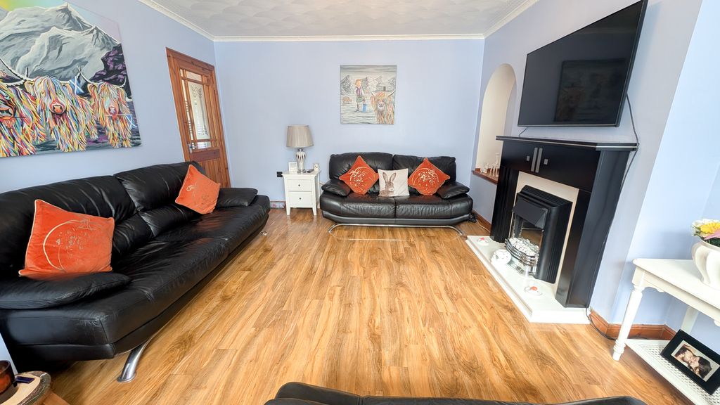 Property photo 2 of 14 Lounge