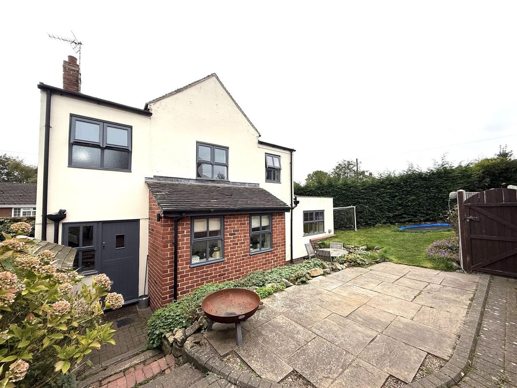 Property photo 2 of 18 Mellors 300.Jpg