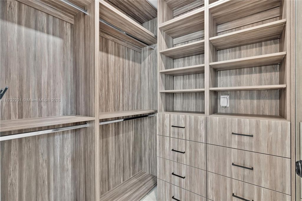 Property photo 3 of 8 <Alttext/>